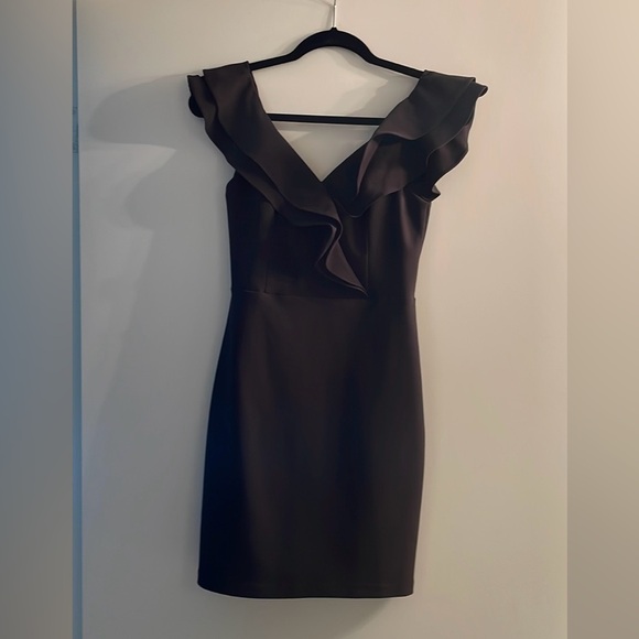 Short black off the shoulder ruffle dress - Picture 3 of 12